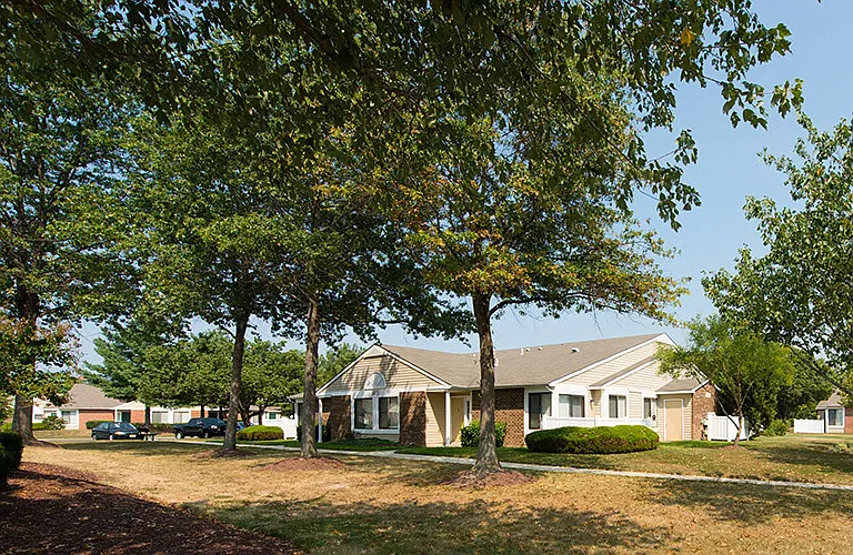 Coachman's Landing Apartments — Photo 2