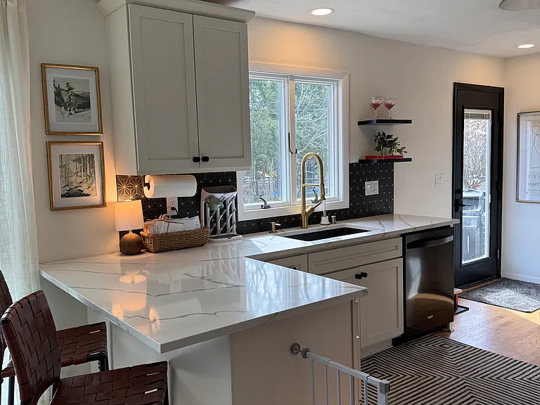 461 Berwyn Dr — Photo 5