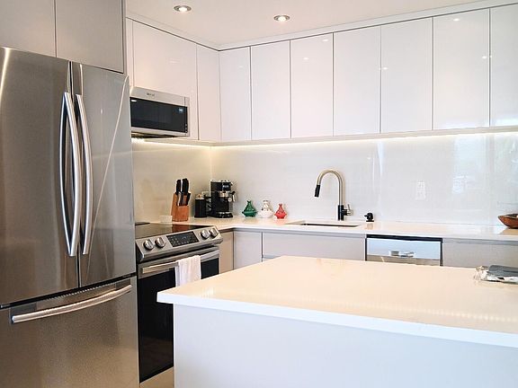 3rd image of 1830 Embassy Dr APT 309