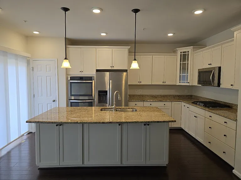 643 Diamondback Dr — Photo 2