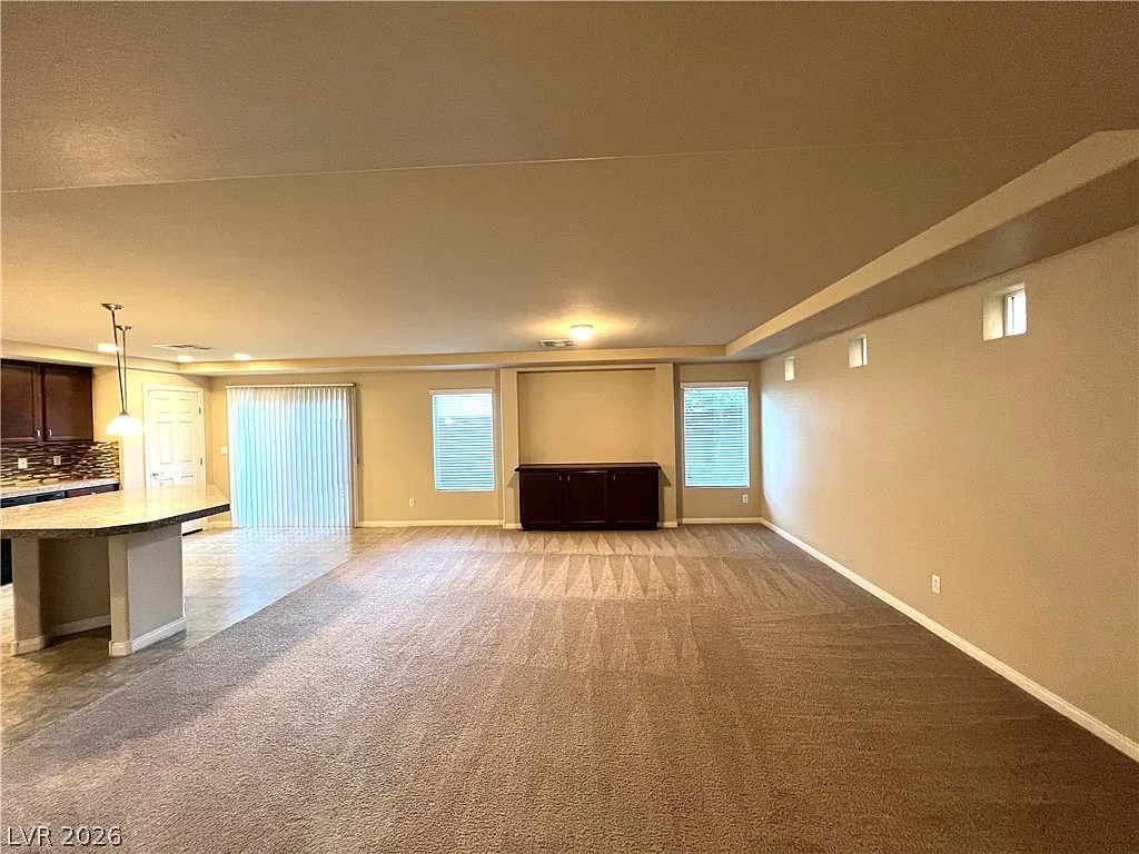 4 bed, 3.5 bath, 2627 sqft, $2,250 — Photo 4