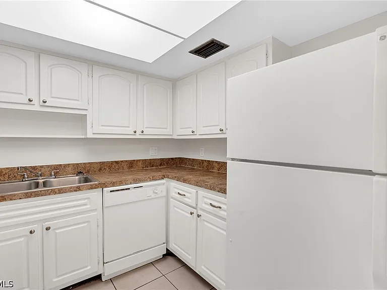 1830 Maravilla Ave #401 — Photo 21