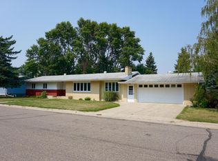 701 Cherokee Ct, Cooperstown, ND 58425