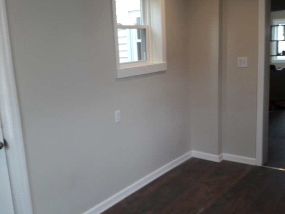 2nd image of 216 S 10th St