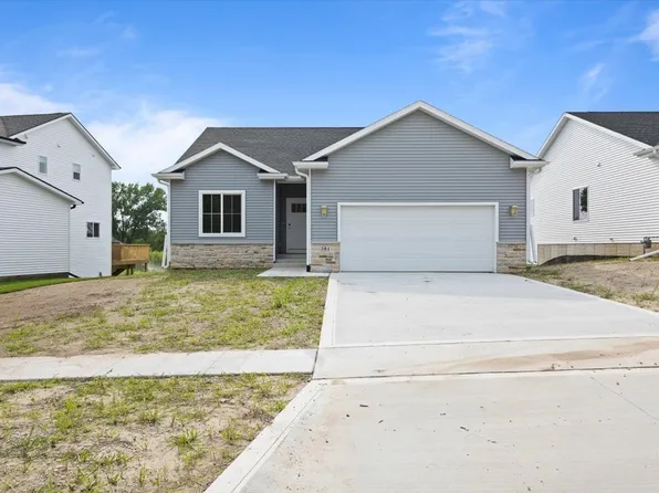 384 Napoli Ave, West Des Moines, IA 50266