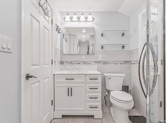 5th image of 208 Emily Avenue