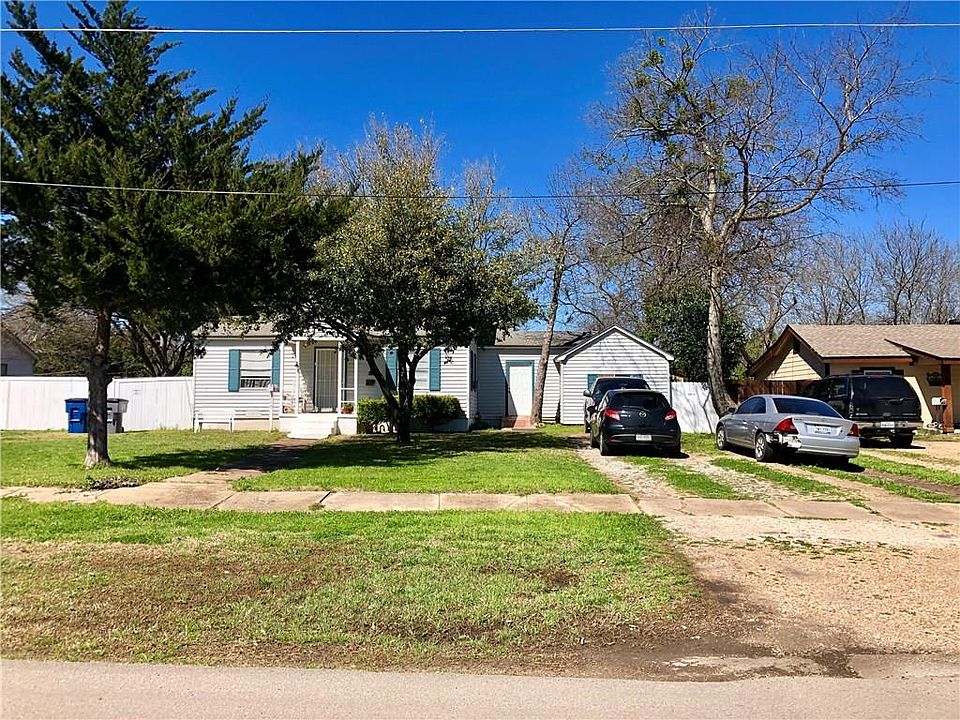 1st image of 215 E Park Place Dr