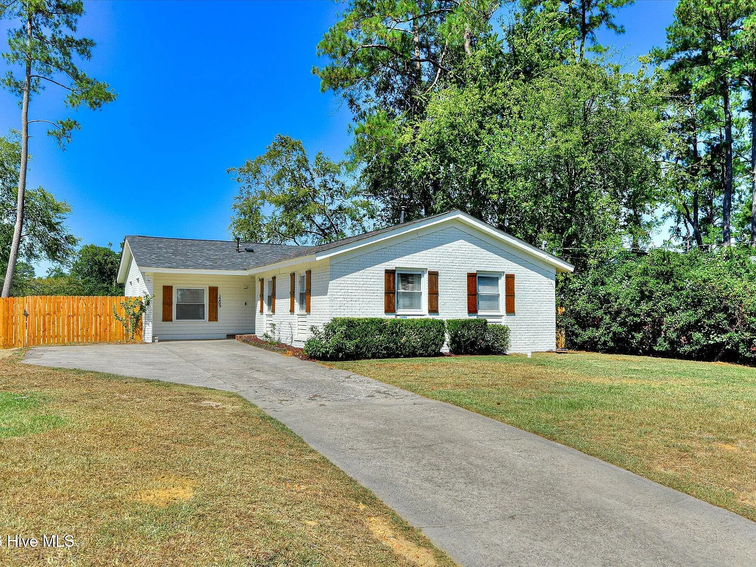 4 bed, 2.0 bath, 1659 sqft, $2,400 — Photo 3