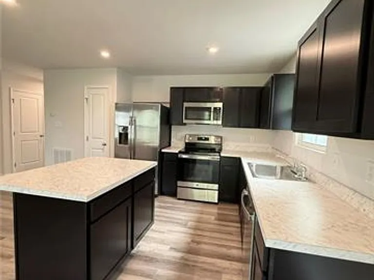 244 Mildred Dr — Photo 7