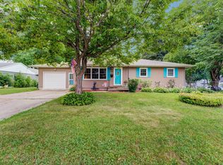 1069 9th Ave SW, Faribault, MN 55021