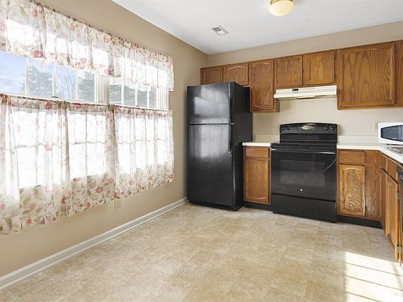 3rd image of 185 Franklin Parke Ct