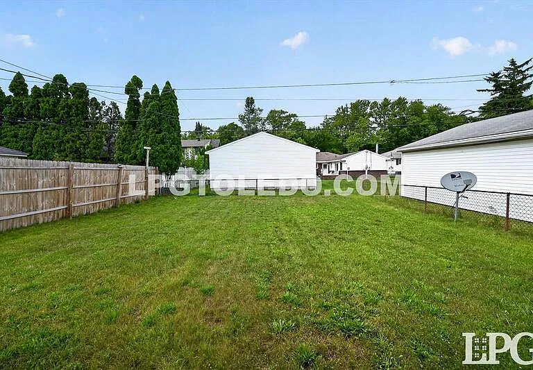 1818 Christian Ave — Photo 26