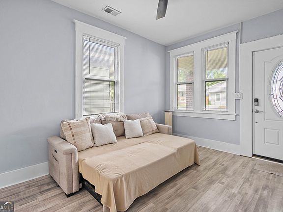 4th image of 1002 W 52nd St
