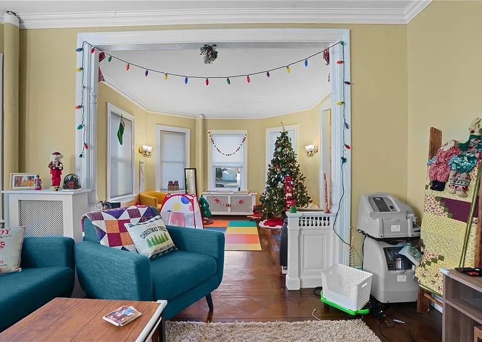 1st image of 144 Wentworth Ave #1