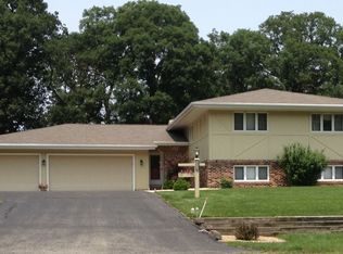 19316 Inverness Ct, Bloomington, IL 61705