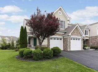 32 Tree Swallow Dr, Princeton, NJ 08540