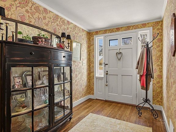 2nd image of 5 Bayberry Lane