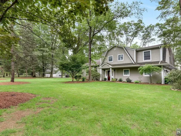 77 Woodmont Dr, Woodcliff Lake, NJ 07677