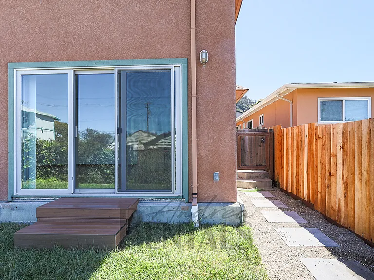 1735 Elm St — Photo 39