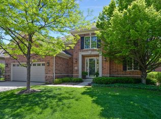 2041 Royal Ridge Dr, Northbrook, IL 60062