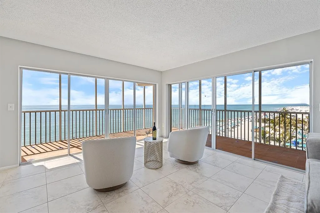 2 bed, 2.0 bath, 1350 sqft, $6,450 — Photo 3