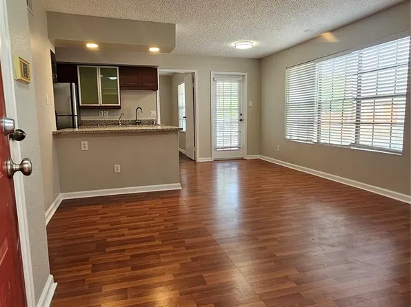 2750 Holly Hall St APT 1811, Houston, TX 77054