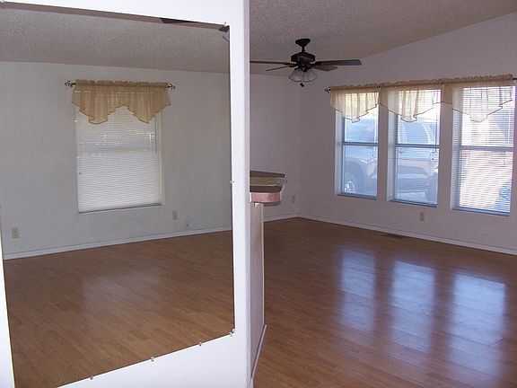 4th image of 11826 S Sandra Ave