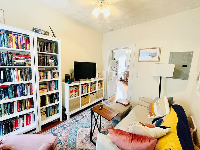 206 Hanover St #6 — Photo 6