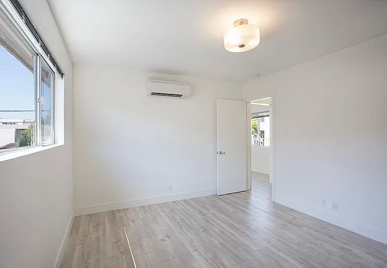 377 W Lexington Dr #9 — Photo 11