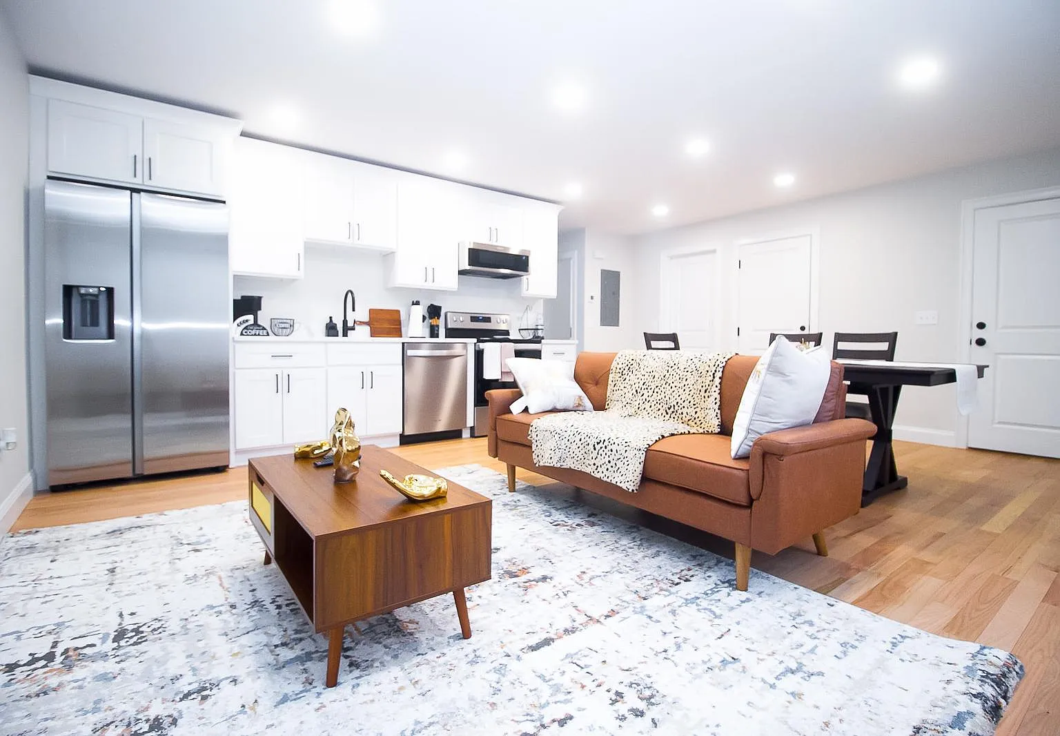 2 bed, 950 sqft, $2,900 — Photo 3