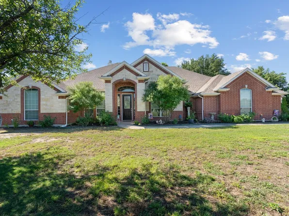 118 Crosshair Ct, Azle, TX 76020