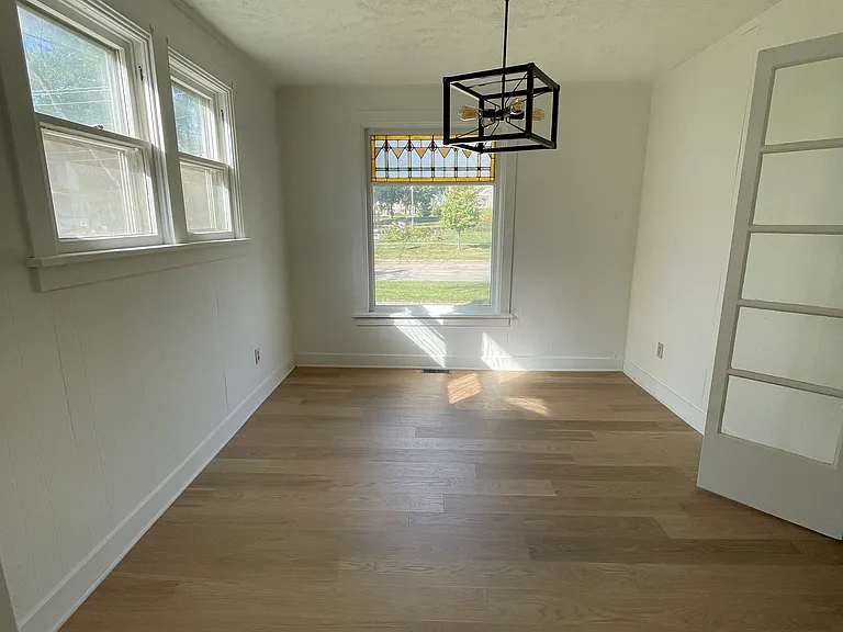 39 Center St — Photo 11