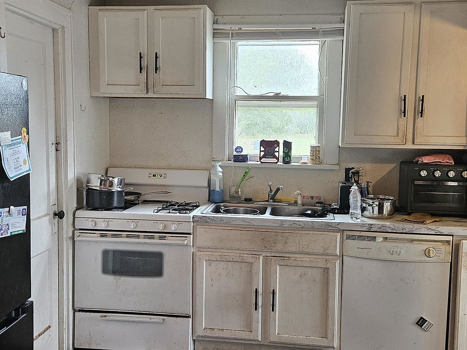 2nd image of 820 E 3rd Ave