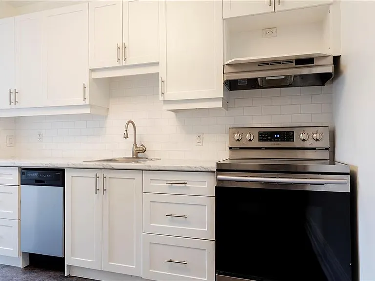 170 Florence St #1 — Photo 5