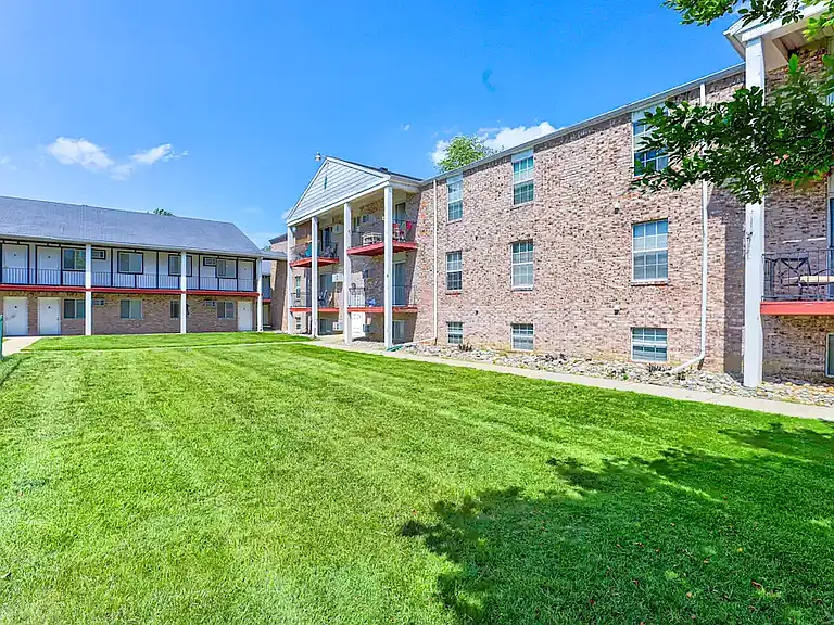 Oak Hill Apartments- Hill Ave. — Photo 9