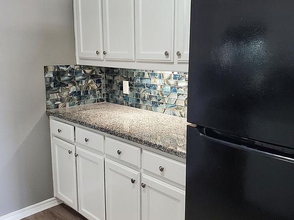 2nd image of 504 W Franklin St APT 202
