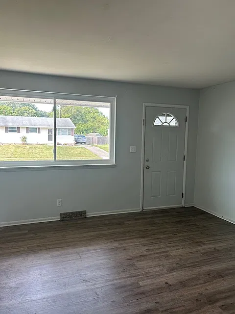 3 bed, 1.5 bath, 936 sqft, $1,600 — Photo 2