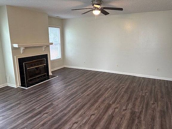 4th image of 118 W Victoria Ct APT A