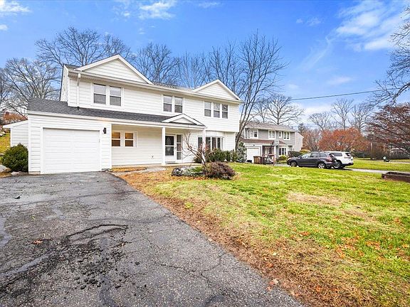 4th image of 46 Rolling Wood Dr