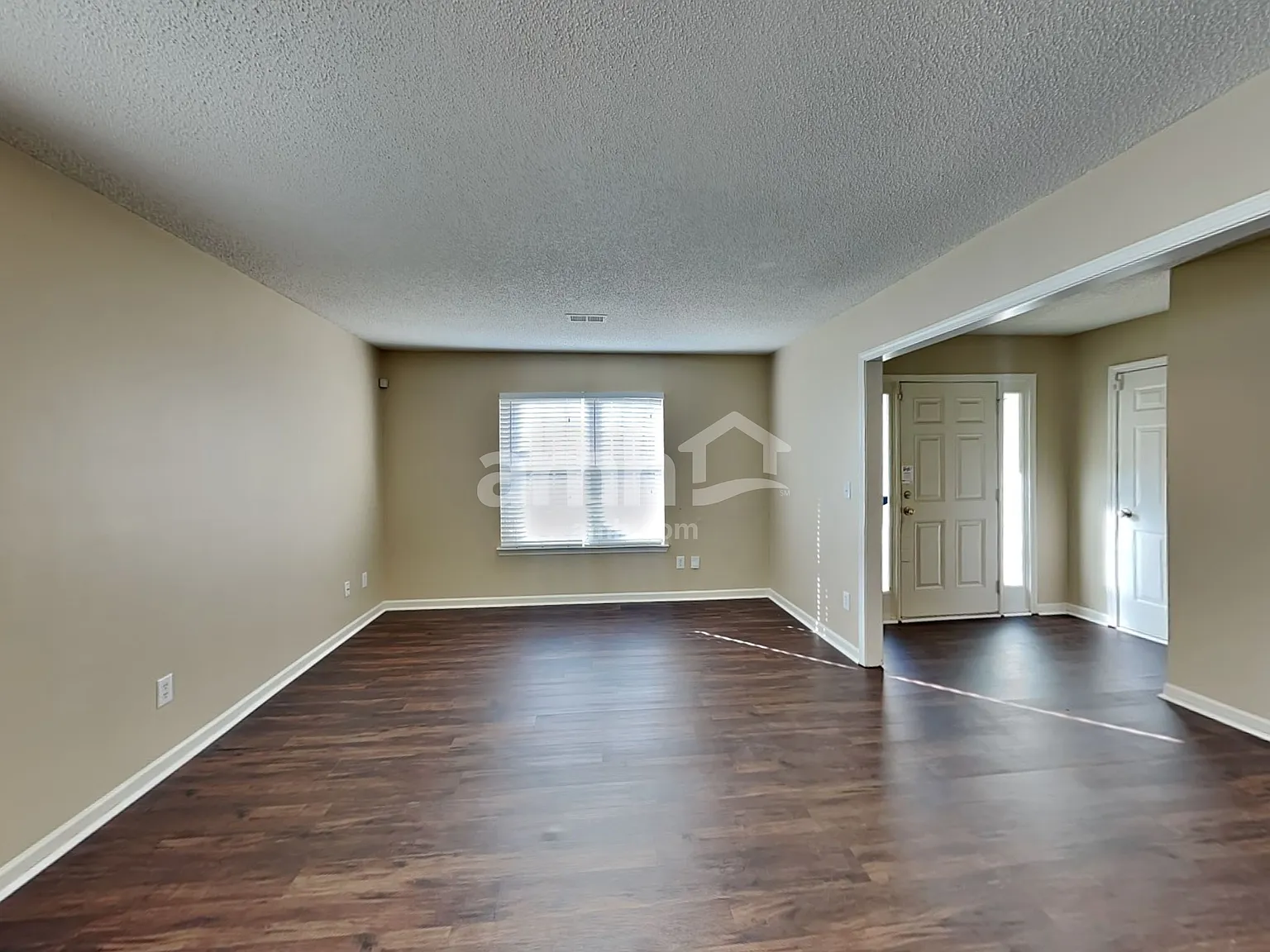 3 bed, 2.5 bath, 1744 sqft, $2,005 — Photo 4