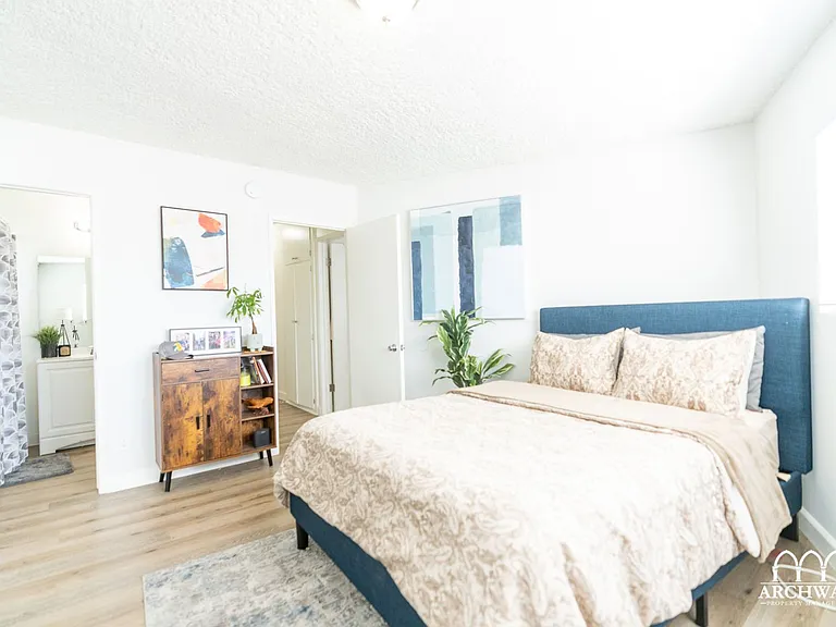 10725 Acama St — Photo 44