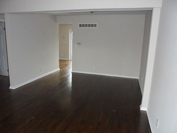 3rd image of 226 Beaconridge Dr
