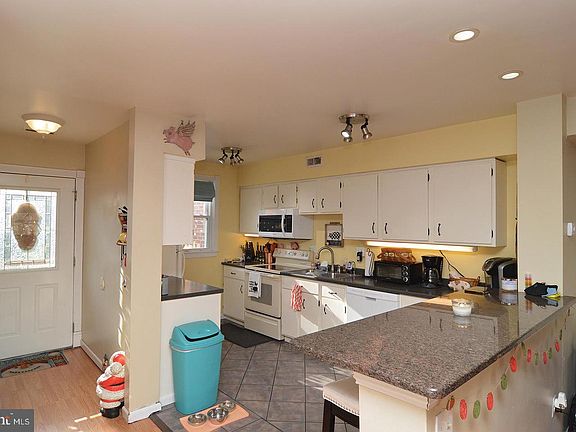 4th image of 309 Astor Ct