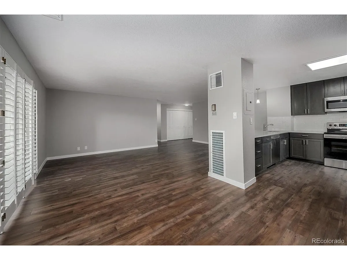 Building Photo - 460 S Marion Pkwy #351