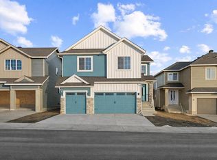 8 W Ranchers Mdws, Okotoks, AB T1S0P5