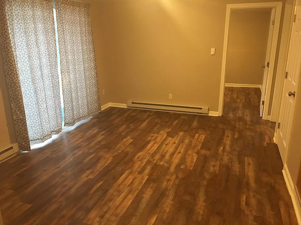 Living room w/ slider to 10x10 outdoor deck
