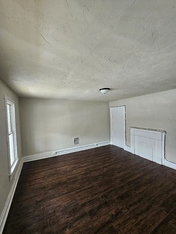 3 bed 1 bath (accepting section 8) — Photo 3