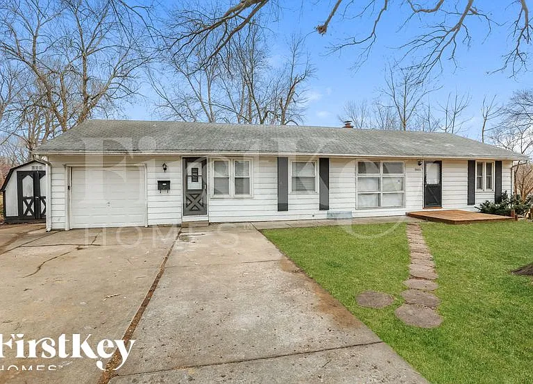 5915 Harvard Ave — Photo 1