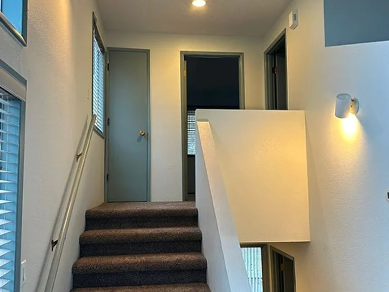 762 W Oregon Ave — Photo 6