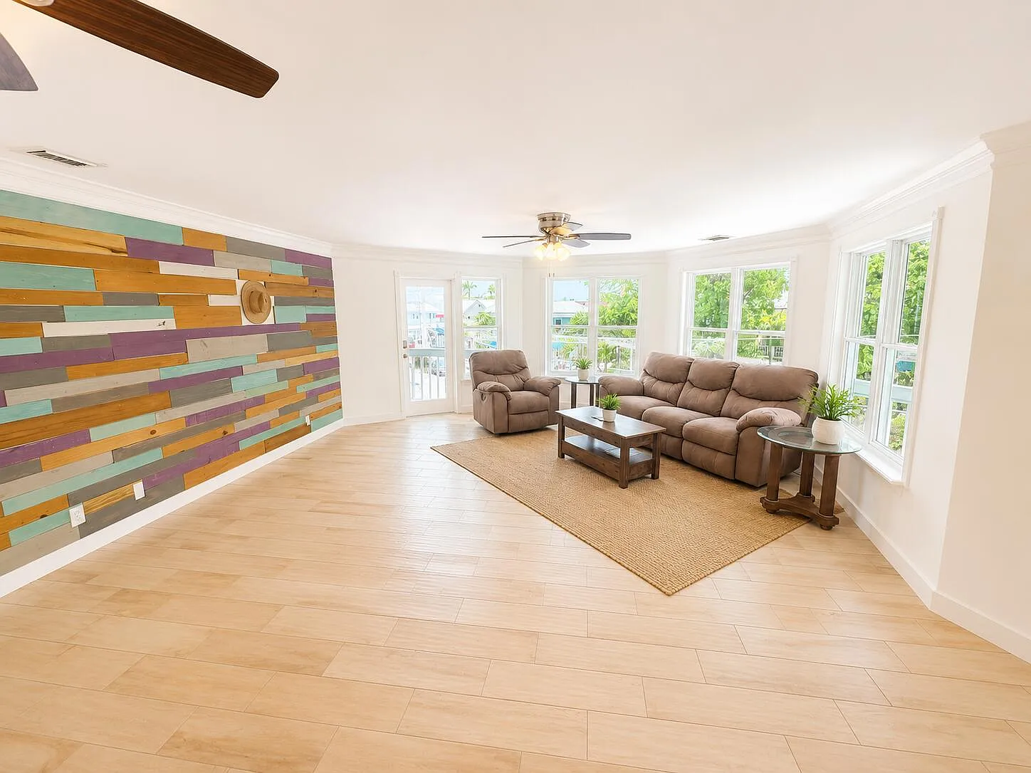 3 bed, 2.0 bath, 1407 sqft, $5,000 — Photo 4